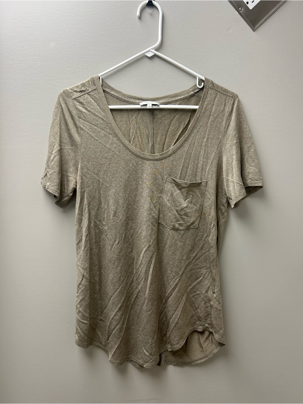 Babaton Women’s Olive Green Sami Scoop-Neck Pocket Tee